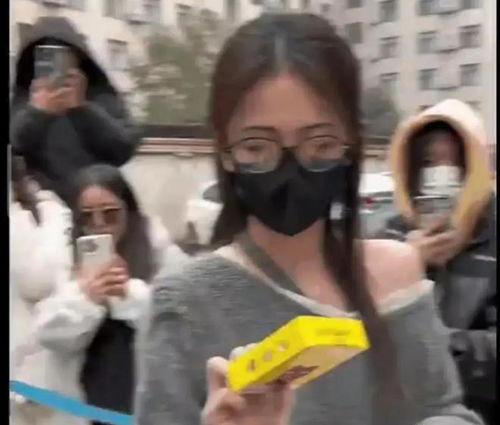 娱乐八卦吃瓜少女图片,揭秘“吃瓜少女”背后的娱乐八卦风云